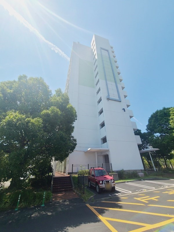 UR武庫川　1号棟の外観