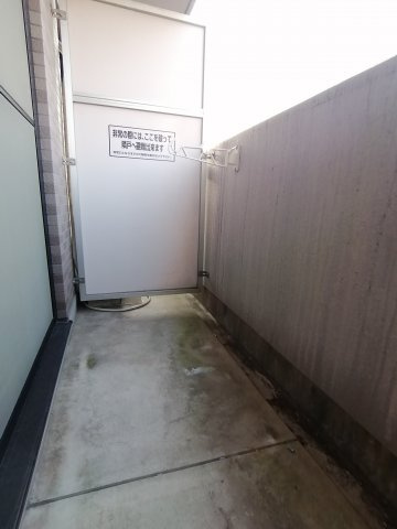 【バルコニー】 | エステムコート大阪城南 | 外からの目が気にならないバルコニーで洗濯物が干せます