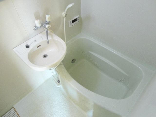 クレセントＹの浴室