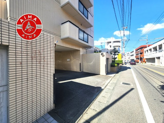 サーパス井尻の駐車場|ゆったりとしたスペースがある駐車場です。