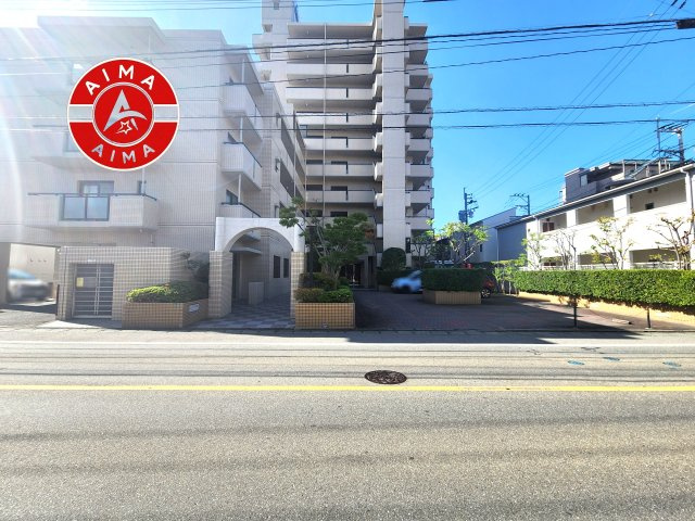 サーパス井尻|きれいなエントランス入口です。