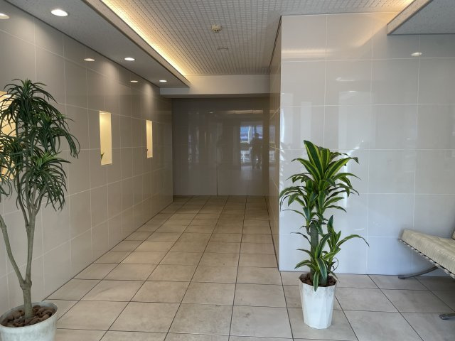 ＧＲＯＷＳ　ＦＵＣＨＵ　ＥＡＳＴのエントランス
