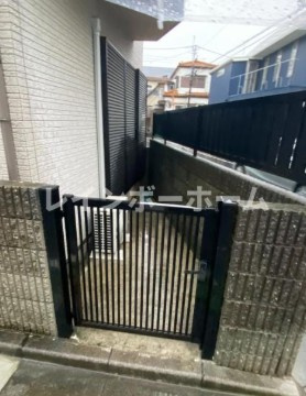 中古戸建て　富士見市関沢2丁目のエントランス