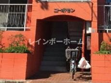 コーポモンのエントランス