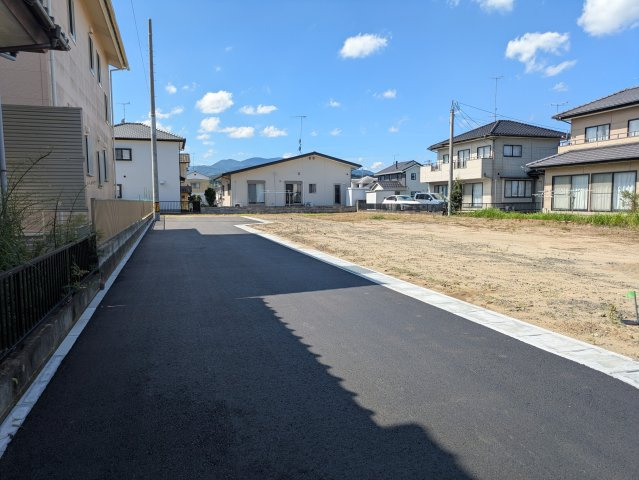 【勿来町窪田西殿の4区画の土地】勿来幼稚園そば♪の前面道路含む現地写真