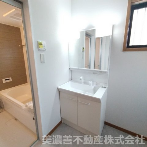 ６７３８１　岐阜市須賀３丁目中古戸建てのキッチン