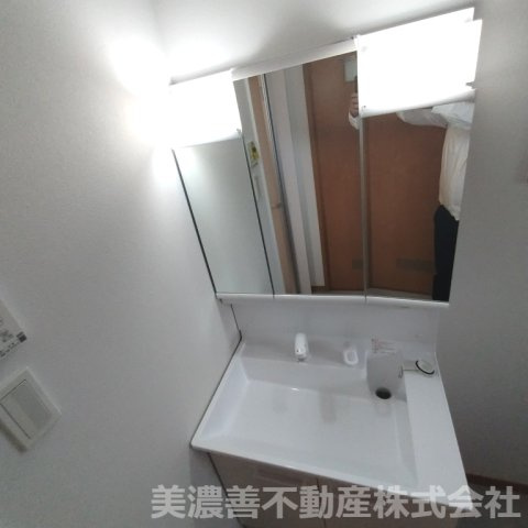 ６７３８１　岐阜市須賀３丁目中古戸建てのキッチン