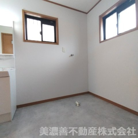 ６７３８１　岐阜市須賀３丁目中古戸建てのキッチン