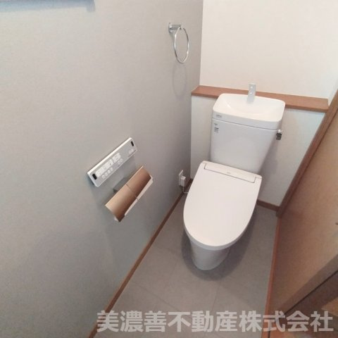 ６７３８１　岐阜市須賀３丁目中古戸建の独立洗面台