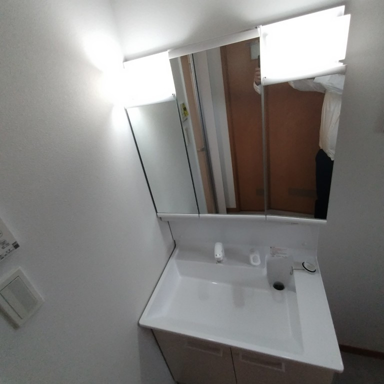 ６７３８１　岐阜市須賀３丁目中古戸建の独立洗面台