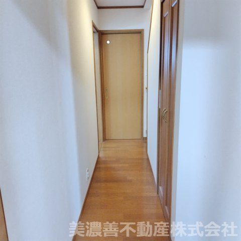 ６７３８１　岐阜市須賀３丁目中古戸建ての洋室
