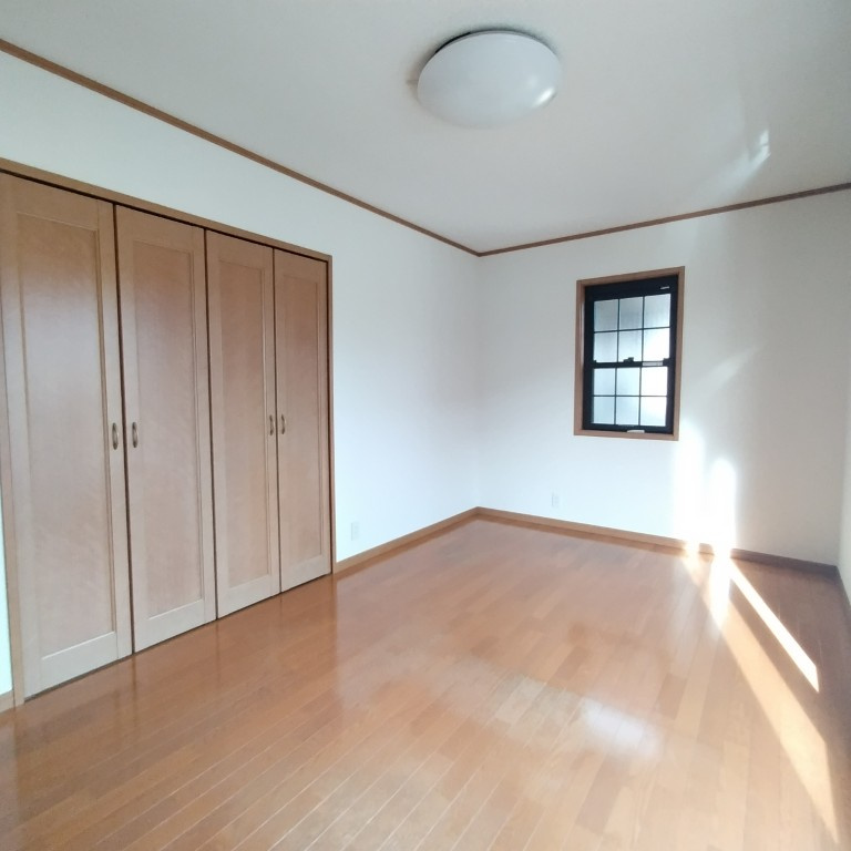 ６７３８１　岐阜市須賀３丁目中古戸建の洋室