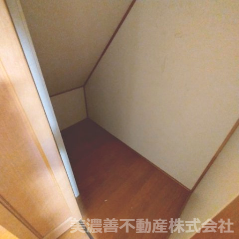 ６７３８１　岐阜市須賀３丁目中古戸建ての駐車場