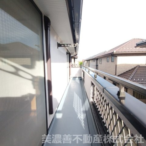 ６７３８１　岐阜市須賀３丁目中古戸建てのバルコニー