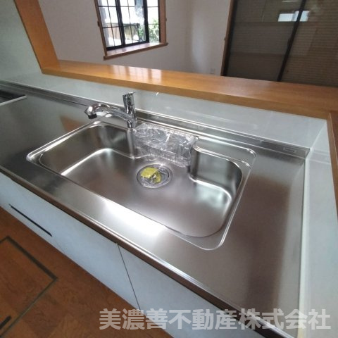 ６７３８１　岐阜市須賀３丁目中古戸建のキッチン