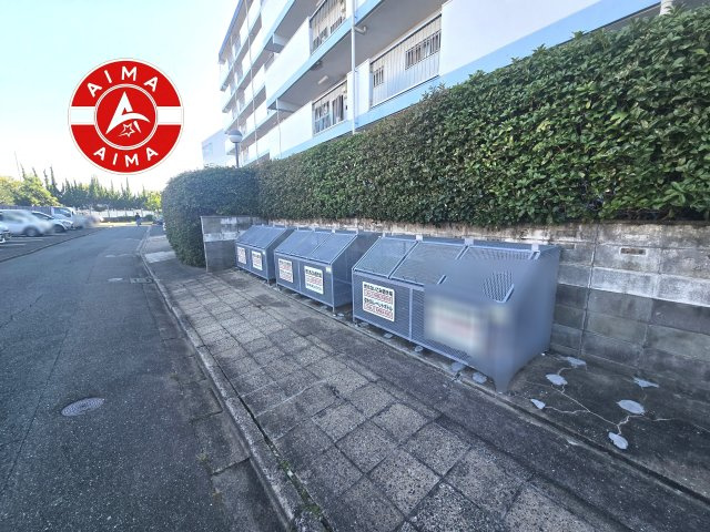 ニュー千早団地四棟のその他共用部分|敷地内には、ゴミ出しが可能な専用ゴミ置き場を完備。