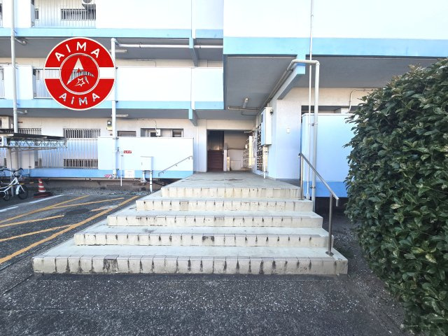 ニュー千早団地四棟|きれいなエントランス入口です。