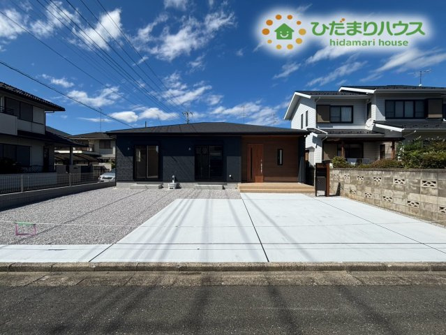 熊谷市拾六間　新築一戸建て　ブルーミングガーデン　01の駐車場
