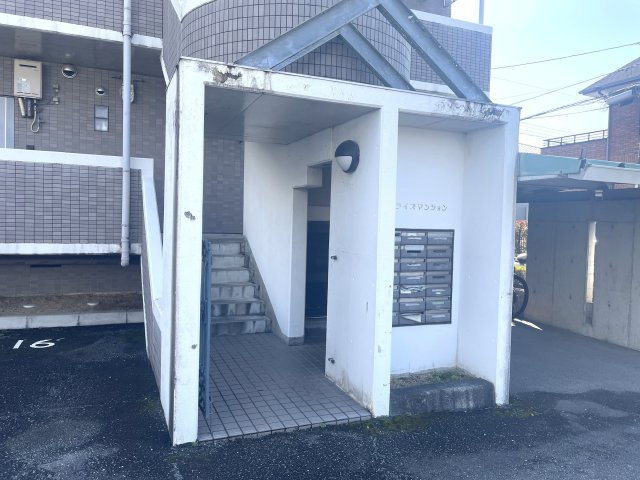 サンライズマンションのエントランス