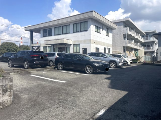 サンライズマンションの駐車場