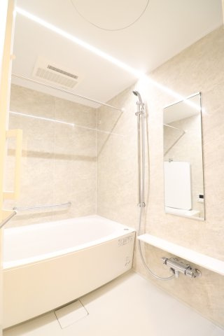 プレディアコート鷺沼の浴室|間取り反転タイプのお部屋の写真です。
前回募集時の写真です。現況優先