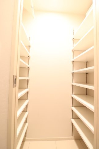 プレディアコート鷺沼の収納|間取り反転タイプのお部屋の写真です。
前回募集時の写真です。現況優先