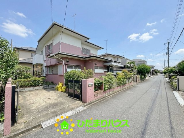 幸手市東5丁目　中古一戸建ての前面道路含む現地写真