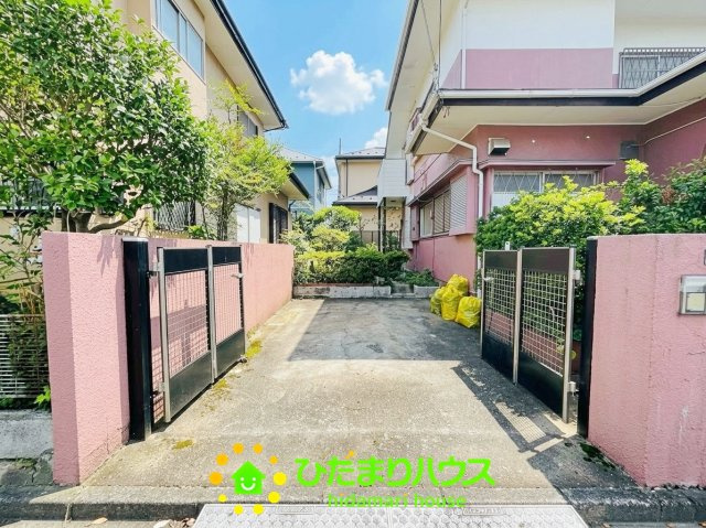 幸手市東5丁目　中古一戸建ての駐車場