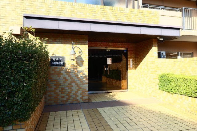 ドルミ中野弥生町のエントランス|落ち着いたエントランスです