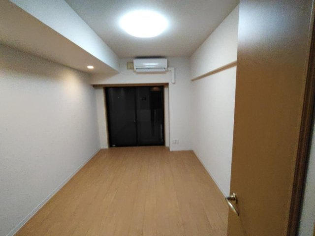 ルーブル中野沼袋弐番館の洋室|コンパクトで使いやすい洋室です