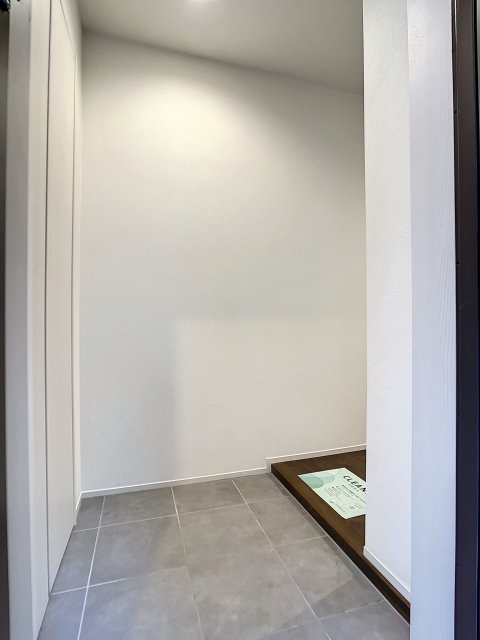IPLACEの玄関|明るい玄関です