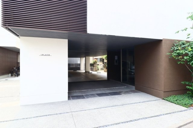 IPLACEのエントランス|建物の内部です