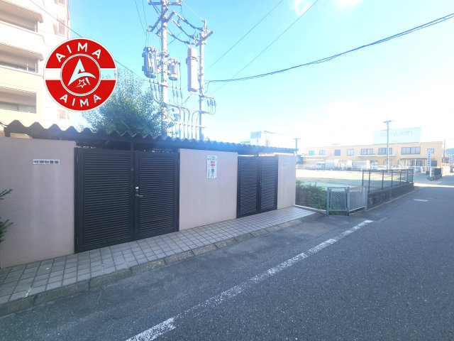 アンピール板付南のその他共用部分|敷地内には、ゴミ出しが可能な専用ゴミ置き場を完備。