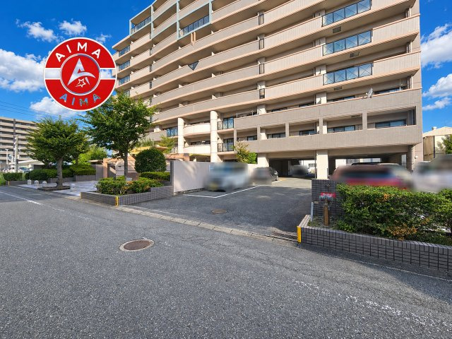 アンピール板付南の駐車場|ゆったりとしたスペースがある駐車場です。