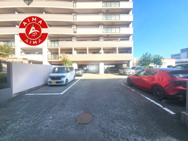 アンピール板付南の駐車場|敷地内の駐車場です。