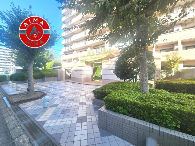 アンピール板付南|きれいなエントランス入口です。