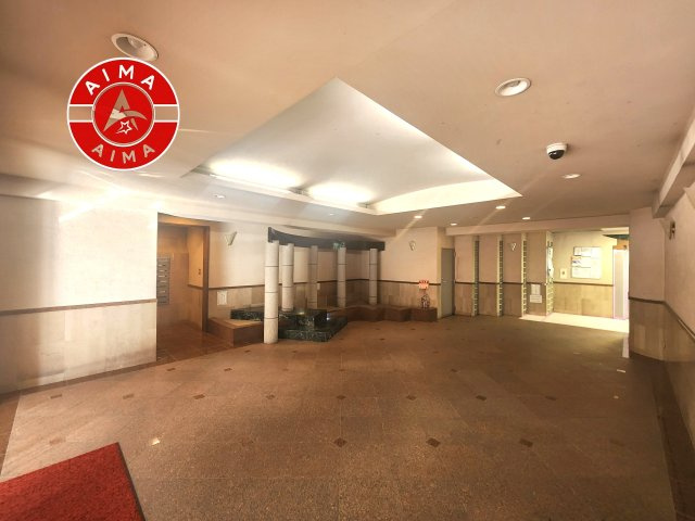 アンピール板付南のロビー|温かみのあるエントランスロビーです。