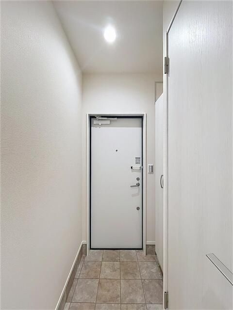 フォルスクラス池尻大橋の玄関|明るい玄関です