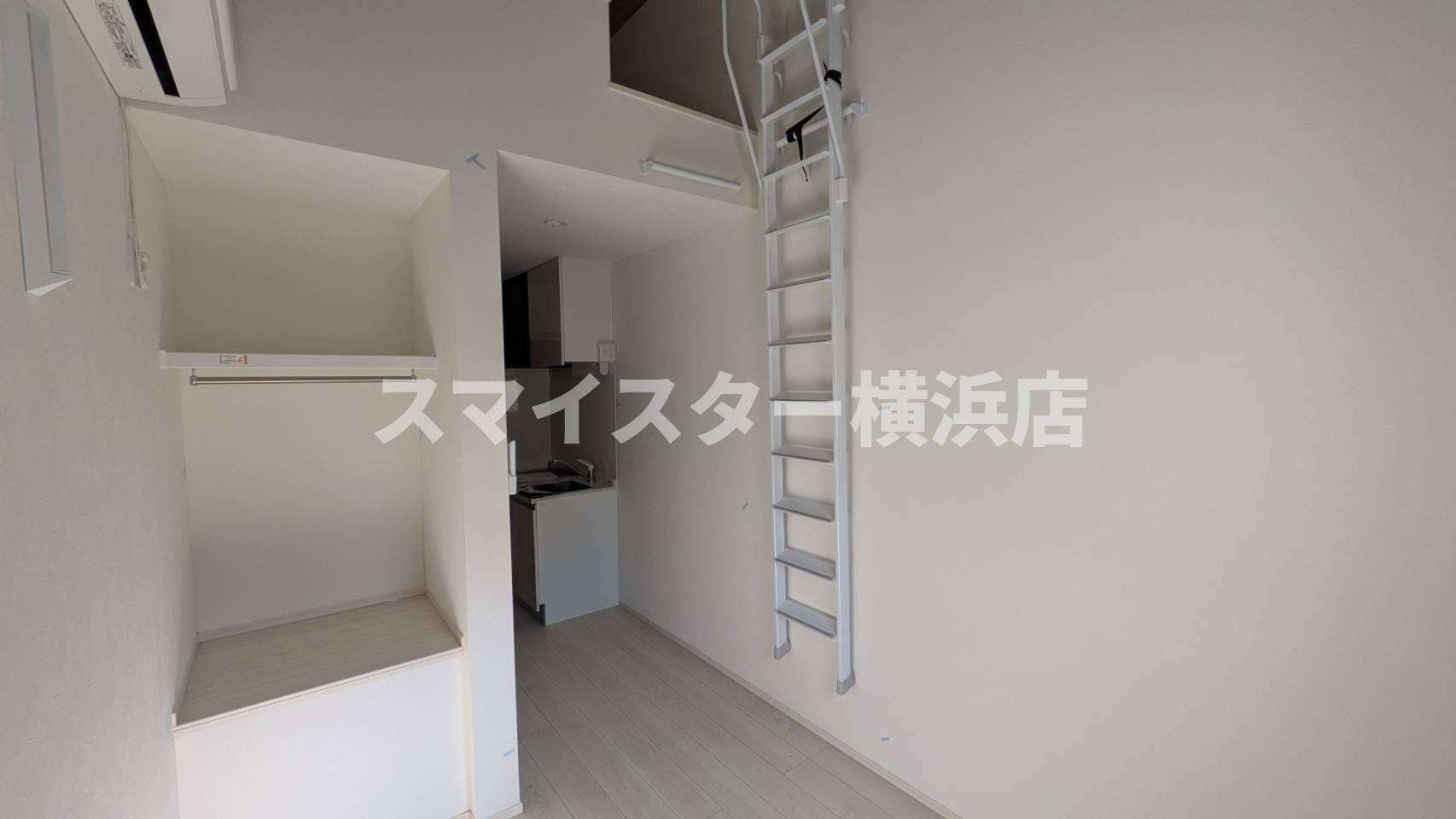 横浜市磯子区中原２丁目のアパートの居間・リビング