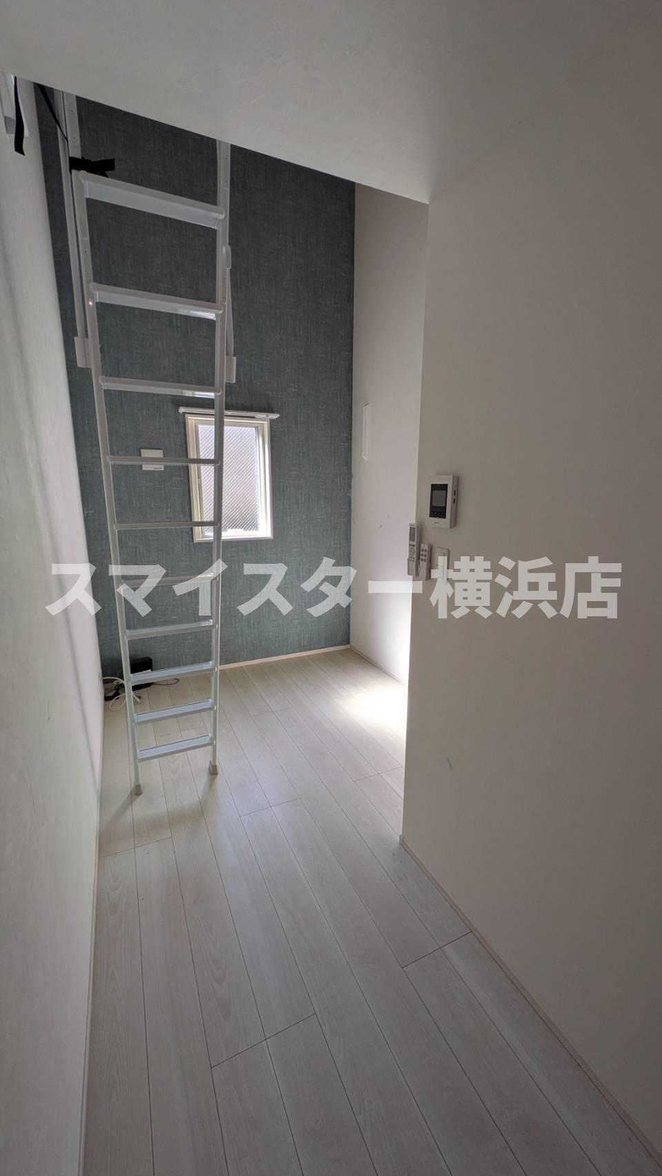 横浜市磯子区中原２丁目のアパートの居間・リビング