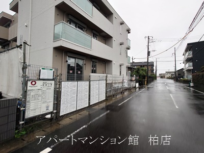 ルボワ　ウエストのエントランス