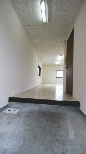 メゾン尾井の玄関