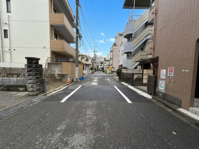 文京区本駒込4丁目 限定1区画の前面道路含む現地写真|JR山手線「駒込」駅徒歩約13分
小中学校が近く子育てしやすい住環境です♪