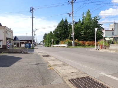【その他】 | 【元食堂・駐車場4台可】380万円！事業用・店舗兼住宅や作業場に最適｜黒石市元町 | 前面道路