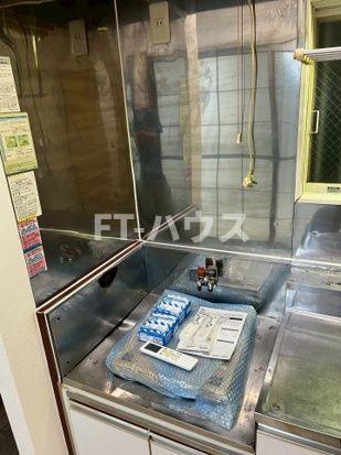 エヌ・ケイ・ハイツの駐車場