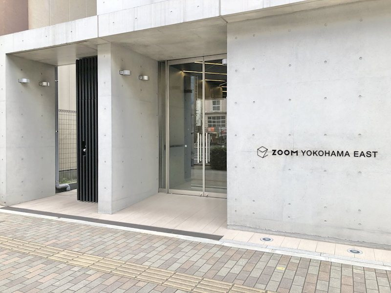 ZOOM横濱EAST のエントランス
