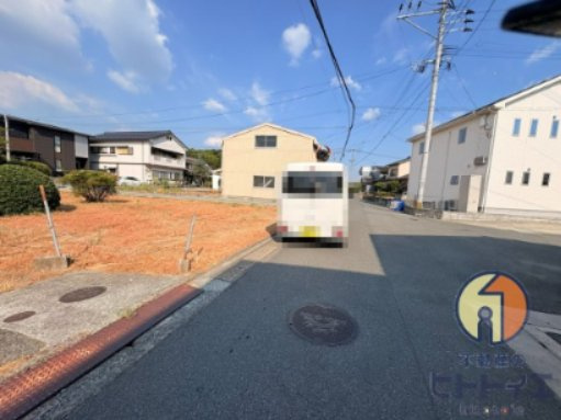 売地)八女市室岡の前面道路含む現地写真