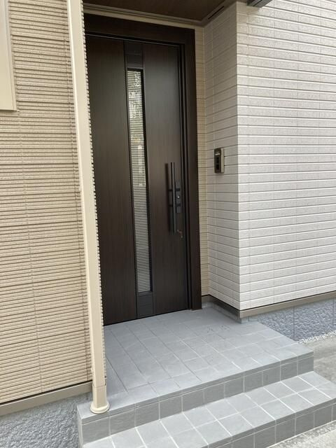 ｄｗｅｌｌ上北沢　Ａ棟の玄関|落ち着いた玄関です