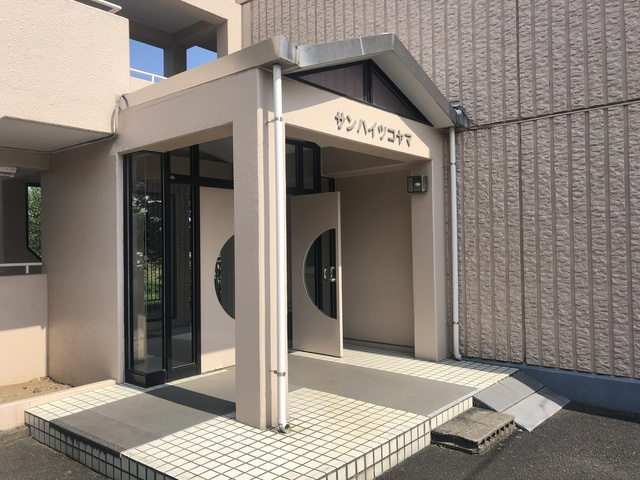 サンハイツコヤマのエントランス