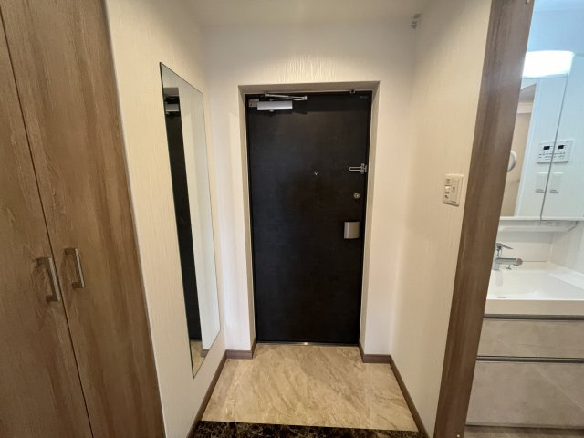 プレジオ荒本新町の玄関